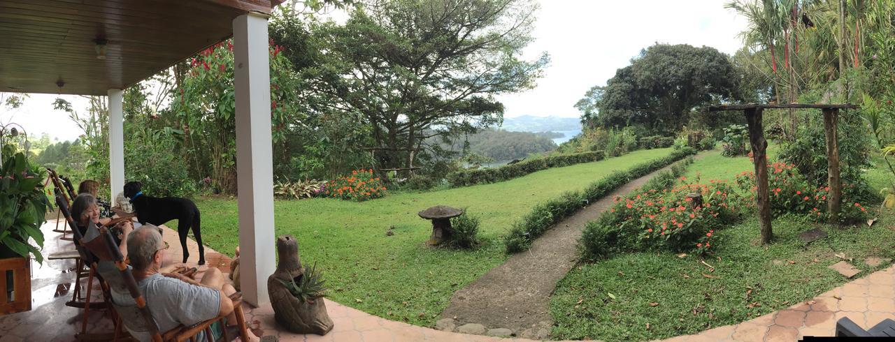 Chalet Nicholas Bed & Breakfast นวยโว อาเรนัล ภายนอก รูปภาพ